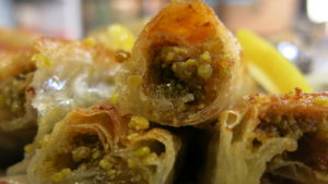 17-sa-slatkim-na-ti-baklava-pistaci-i-sljive-5