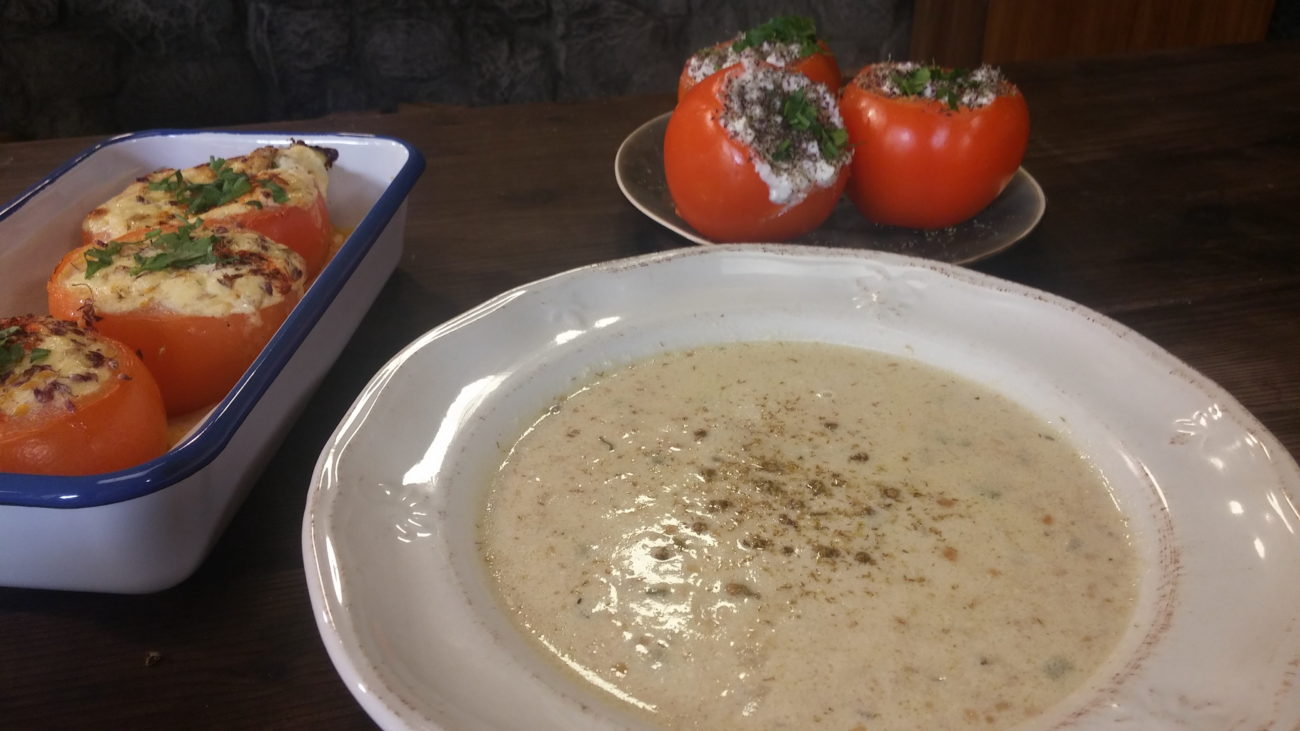 Punjeni paradajz i dinamit čorba od kikirikija