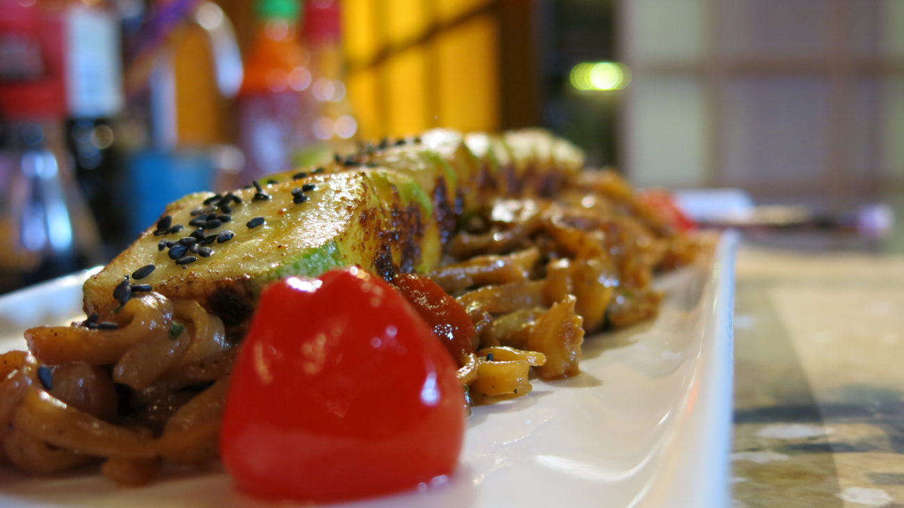 Rezanci sa susamom i vlašcem i tataki tikvica