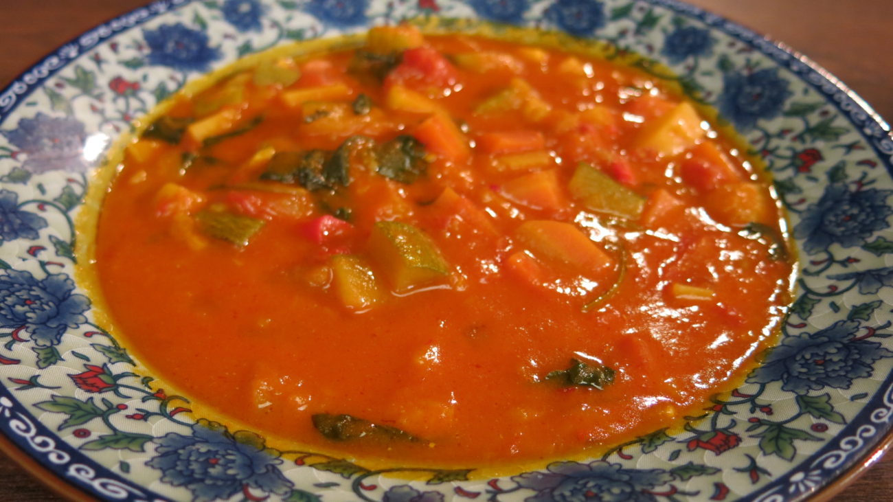Bhaji sa lukom, raita sa nanom i kari od povrća