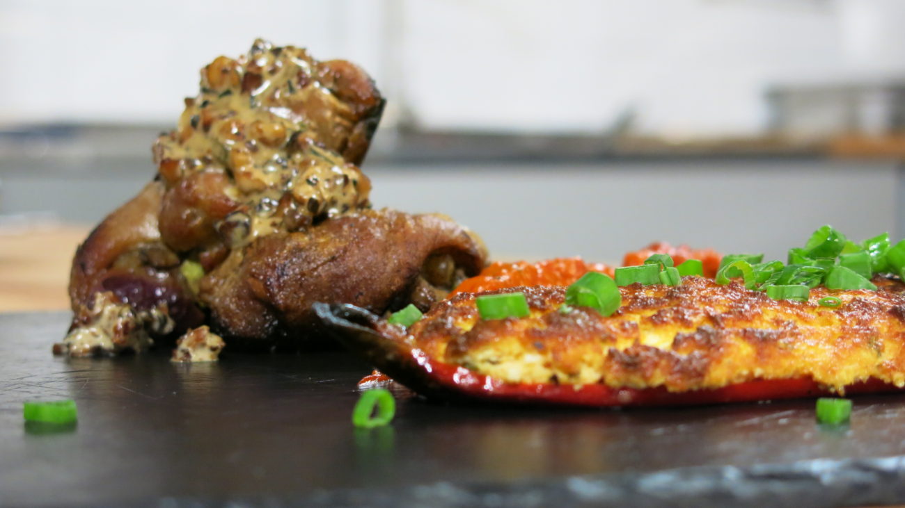 Iz doline slanog sira – zapečena paprika sa musom od sira i rolnicama od jagnjetine
