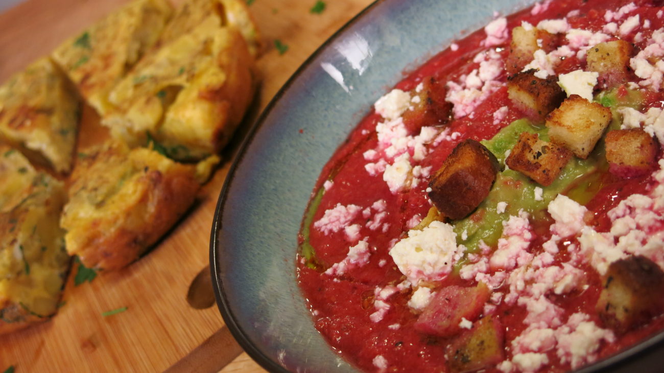 Gazpacho sa malinama, guacamole, španska tortilja