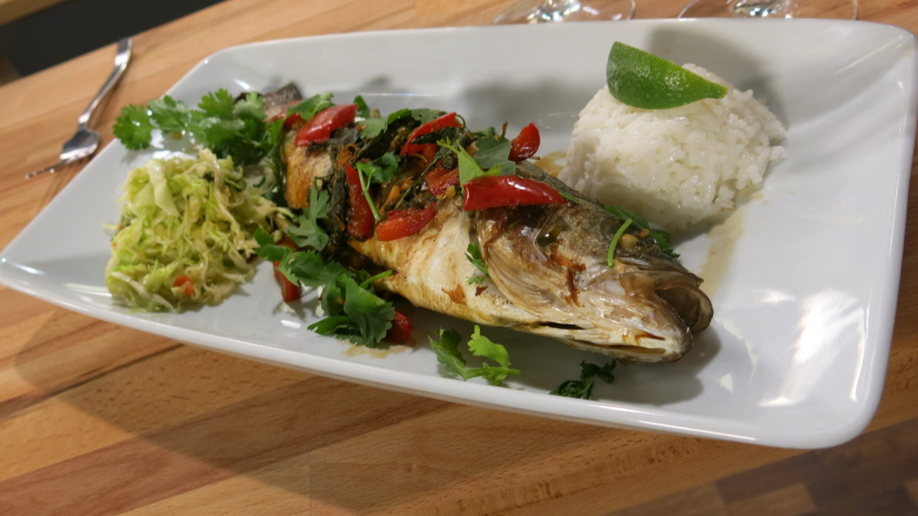Tajlandski pečeni brancin i chilli kupus salata