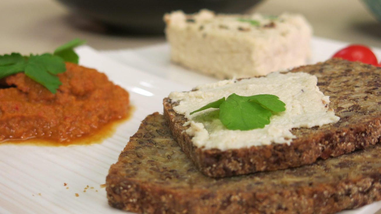 Domaće granole bez šećera, veganski sir od indijskih oraha, fantastičan sirovi ajvar