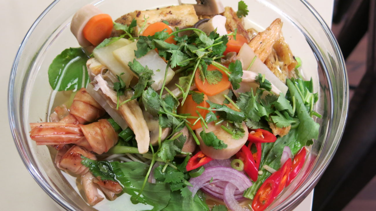 Pho Chay, povrće koje se peče, vegan sos, letnje rolnice, agar agar kafeno kremasti slatkiš
