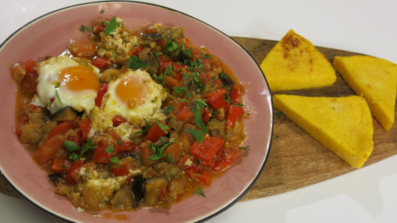 Tradicionalni doručak bez glutena (šak šuka, tortice od palente)