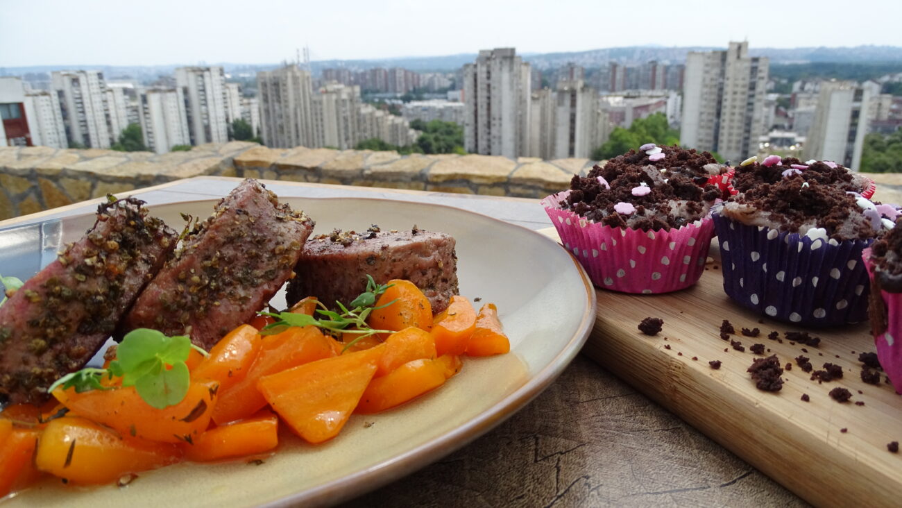 Cupcake sa bananom, šargarepa u medu, biftek u zelenom biberu